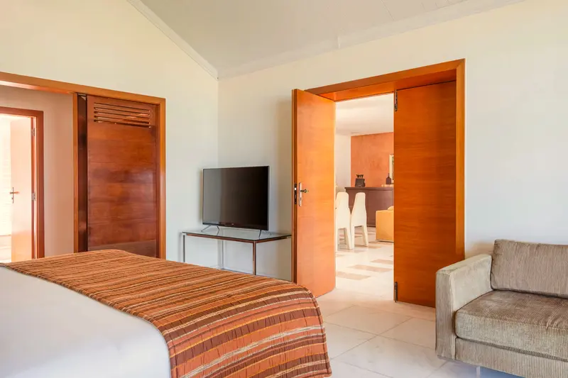 Quarto da Penthouse Suite Ocean Front com porta para a sala de estar